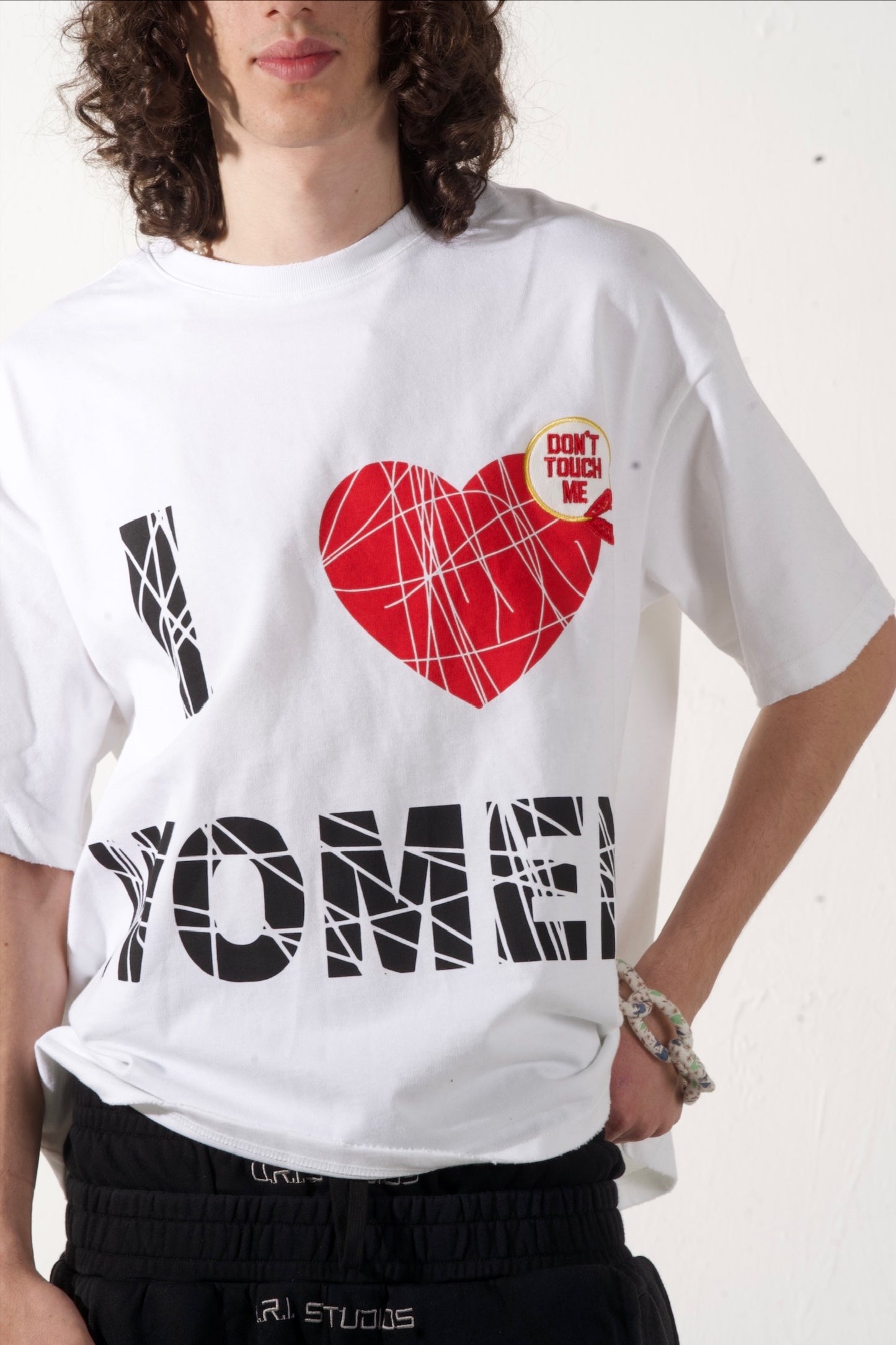“I LOVE WOMEN” CROPPED T-SHIRT