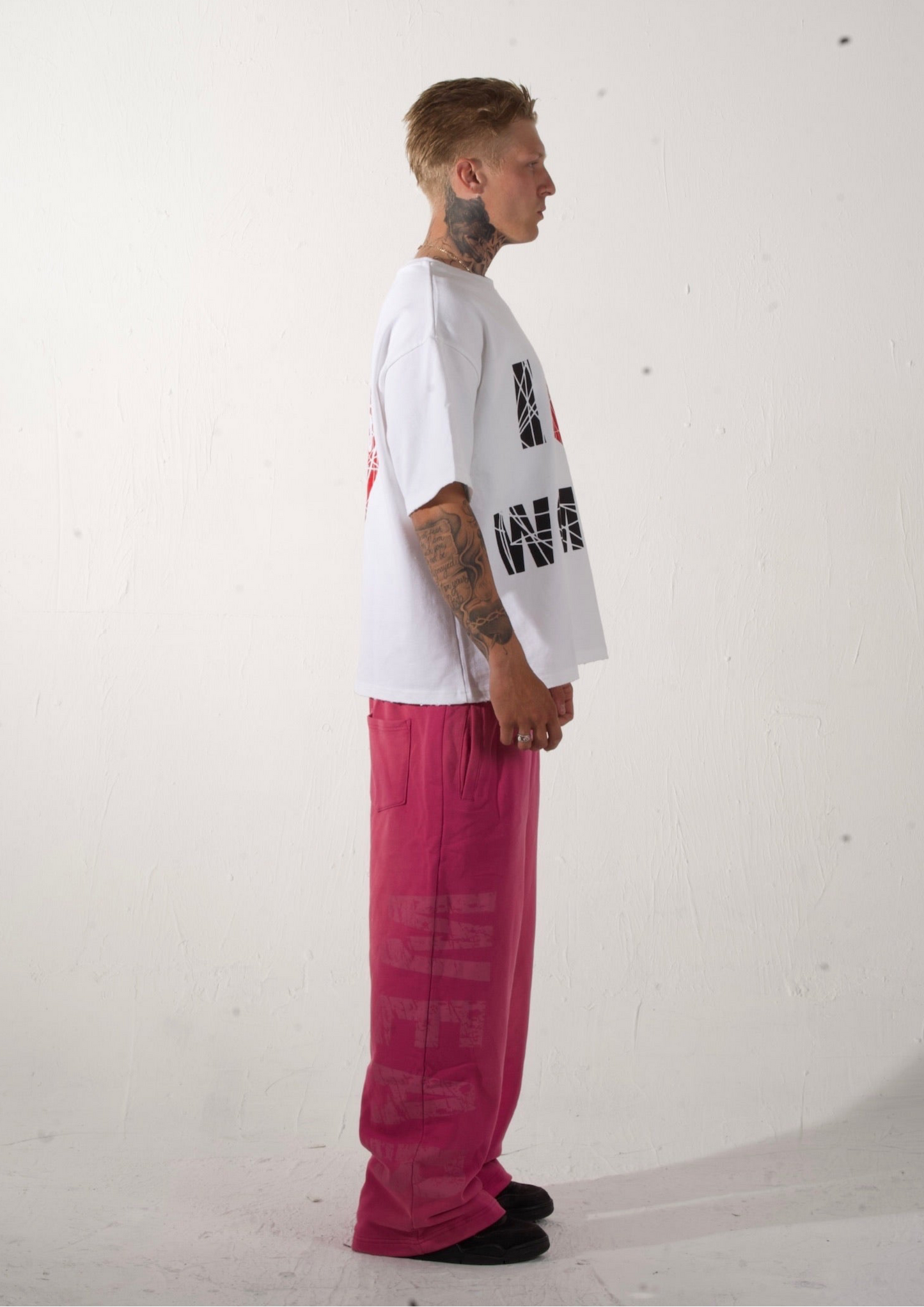“I LOVE WOMEN” CROPPED T-SHIRT