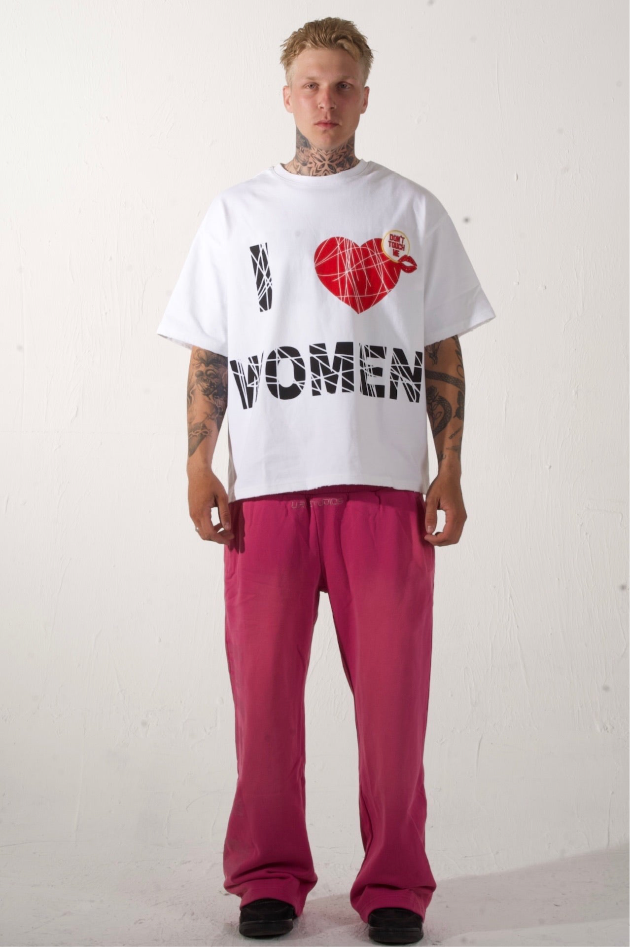 “I LOVE WOMEN” CROPPED T-SHIRT
